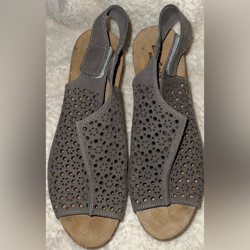 Bio-Gold Gray Brown Taupe Suede Leather Cork Wedge Sandals Size 9
